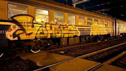 В Островецком районе неизвестные разрисовали электричку. Что им грозит?