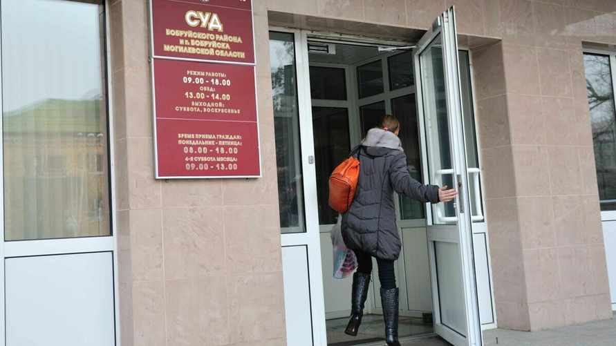 Бобруйчанина уволили за выпивку и потребовали 35 тыс. руб. Но суд встал на его сторону