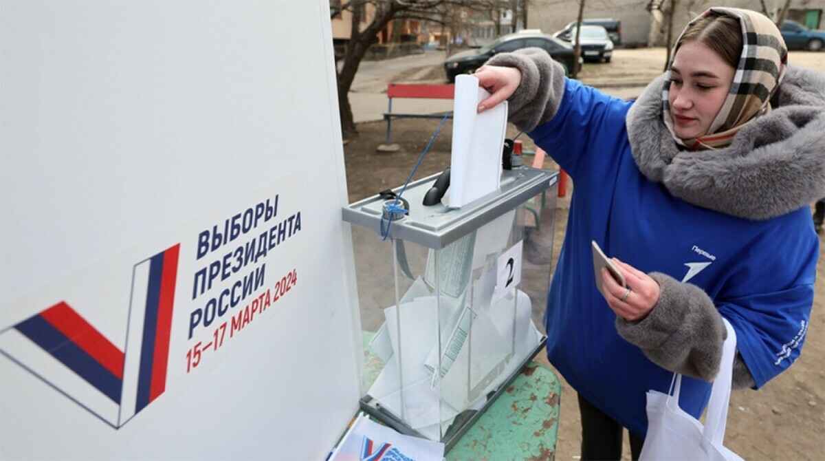 Поджоги на участках и явка "свыше 50%". Что известно о выборах президента России?