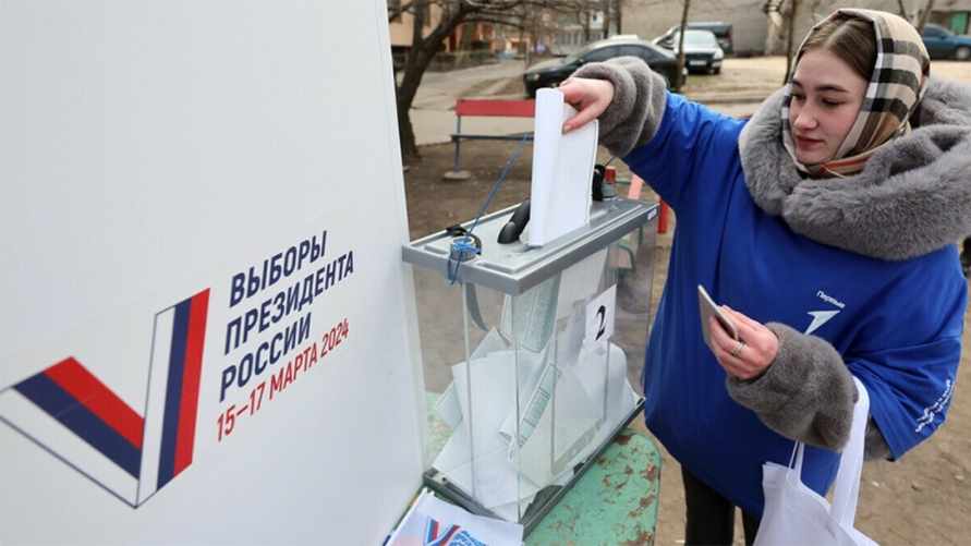 Поджоги на участках и явка "свыше 50%". Что известно о выборах президента России?