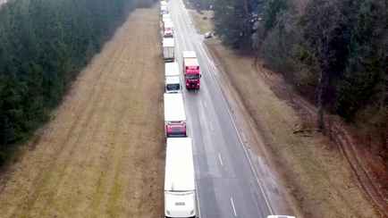 Хвост из 1,5 тысячи фур. В Гродно показали очередь на литовской границе с высоты птичьего полета