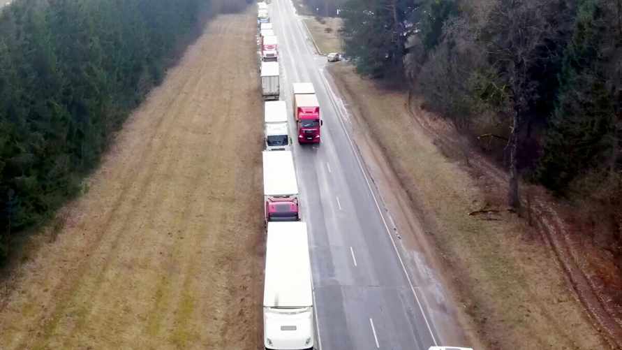 Хвост из 1,5 тысячи фур. В Гродно показали очередь на литовской границе с высоты птичьего полета
