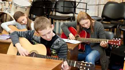 Минобразования предложило учить белорусских школьников песням Beatles и Santana