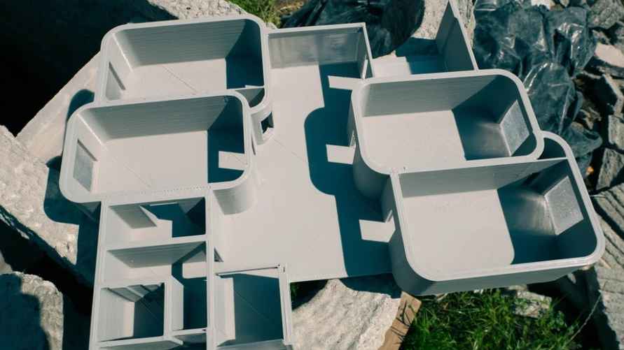 Модель школы, напечатанная на 3D-принтере, с четырьмя новыми классами. Team4UA