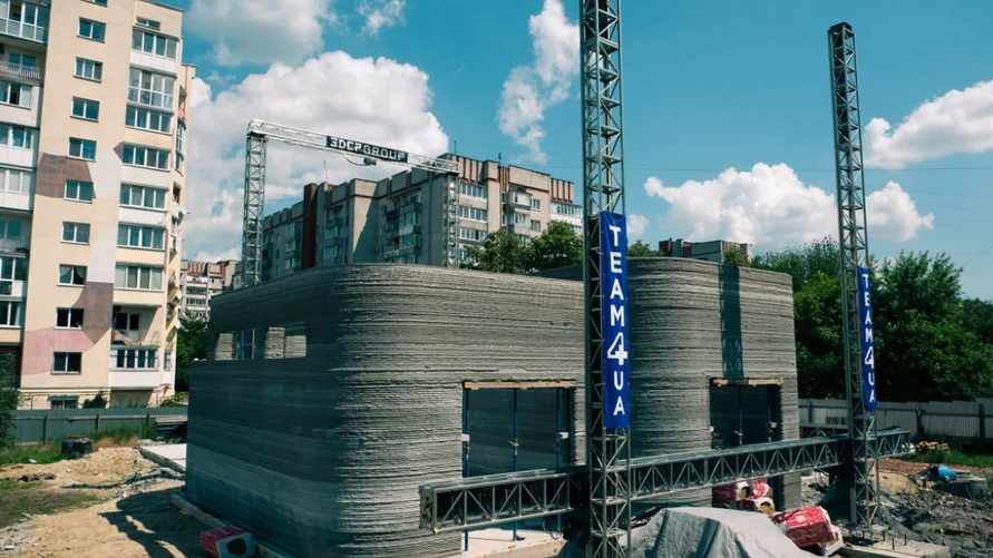 Стены напечатали за 40 часов. В Украине начали строить школу с помощью 3D-принтера