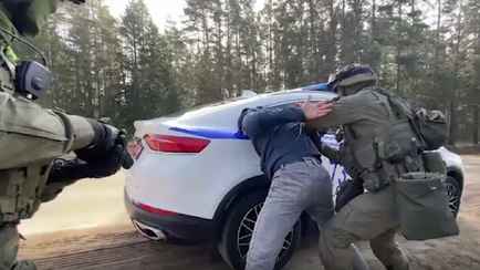 В МВД показали, как со стрельбой задержали таксиста за «насилие в отношении милиционера»