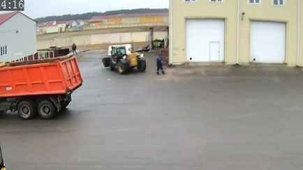 Погрузчик насмерть задавил человека под Брестом