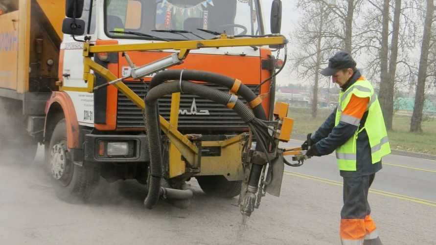 В Витебской области объявили о "полном контроле" над ямами. Что за патруль запустили на дорогах?