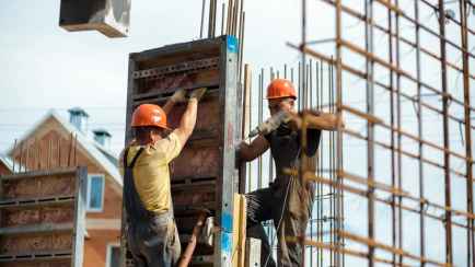 Минстройархитектуры повысило оплату работы белорусских строителей. На сколько?