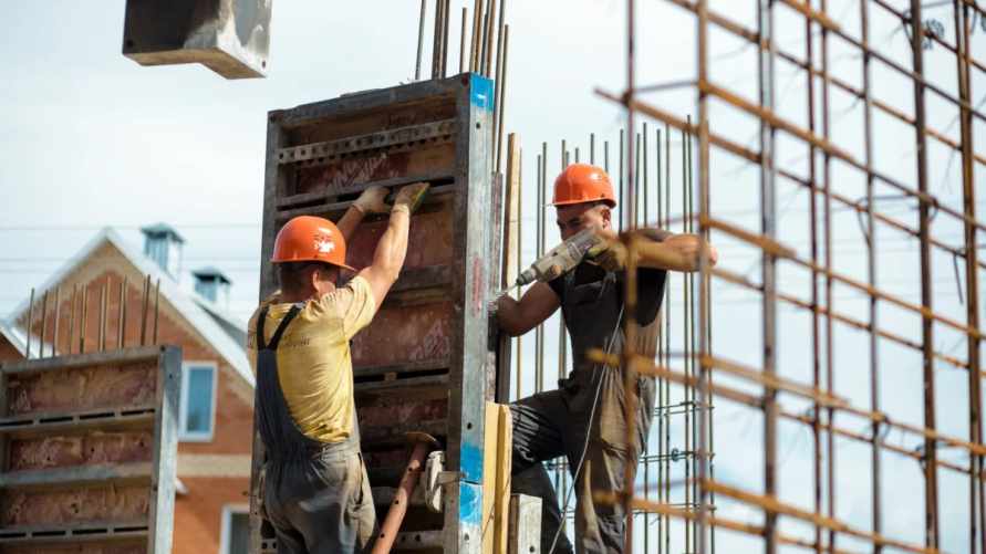 Минстройархитектуры повысило оплату работы белорусских строителей. На сколько?