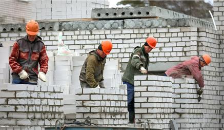 Чиновники объяснили, кого из белорусов обязали с 2024 года вернуть деньги господдержки на строительство жилья