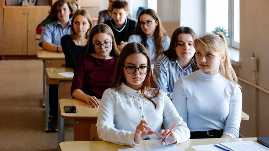 В Минобразования рассказали о сокращении количества базовых 10-х классов в Минске. В чем дело?