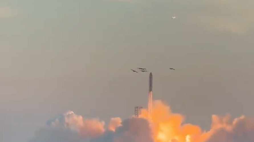 SpaceX запустил Starship. Как прошел полет самого большого космического корабля в мире на этот раз?