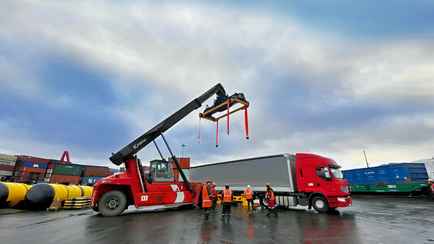 Минтранс разрешил въезжать в Беларусь фурам из трех стран для перегрузки и перецепки