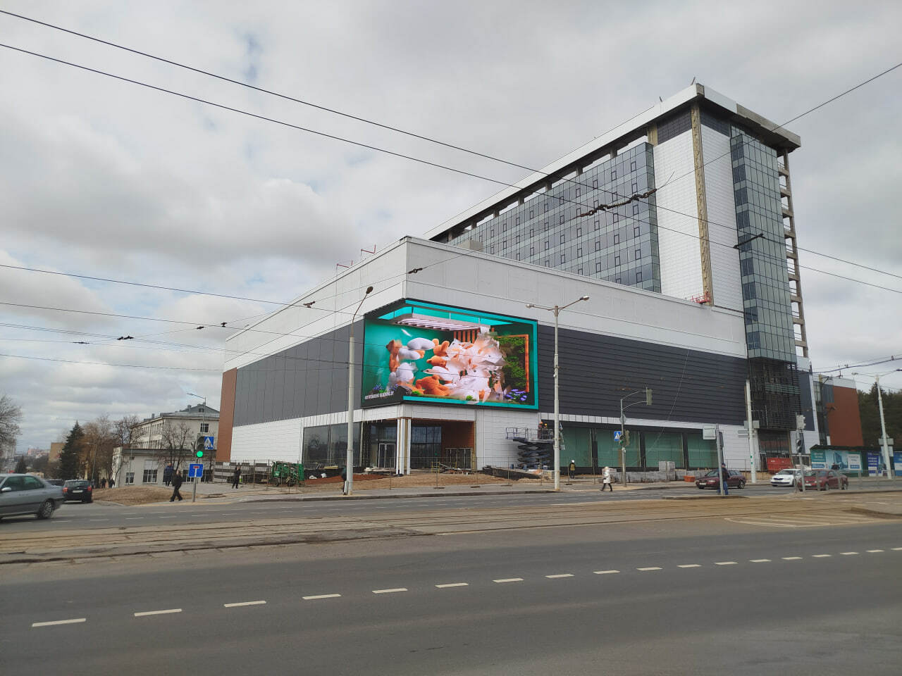 В Минске появился гигантский экран с эффектом погружения. Что собрались показывать?