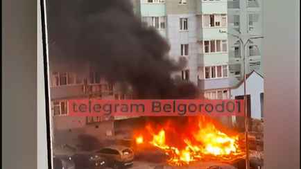 В Белгороде во время утреннего обстрела загорелось несколько автомобилей