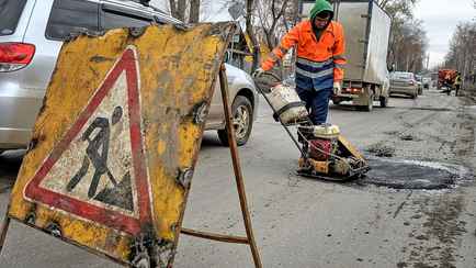 На белорусских дорогах насчитали 21 тыс. кв. метров ям. В какой области ситуация хуже всего?