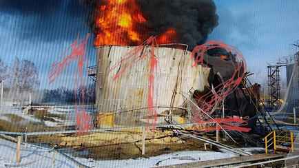 Дрон атаковал нефтебазу в Белгородской области России