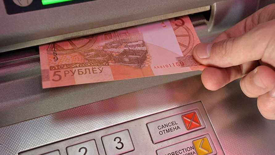 В одном из крупнейших белорусских банков пообещали перестать принимать купюры в 5 рублей. Когда и где?
