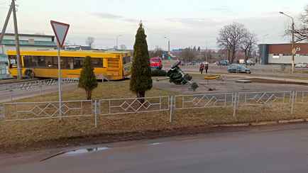 В Жодино автобус столкнулся с противотанковой пушкой