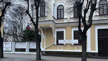 Российский посол заявил об угрозе подрыва генконсульства РФ в Бресте