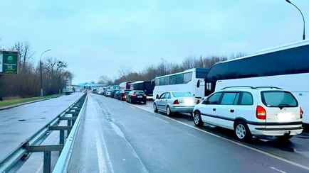 $80 за 100 позиций. Очевидцы на границе с Польшей рассказали, как белорусы торгуют местами в очереди