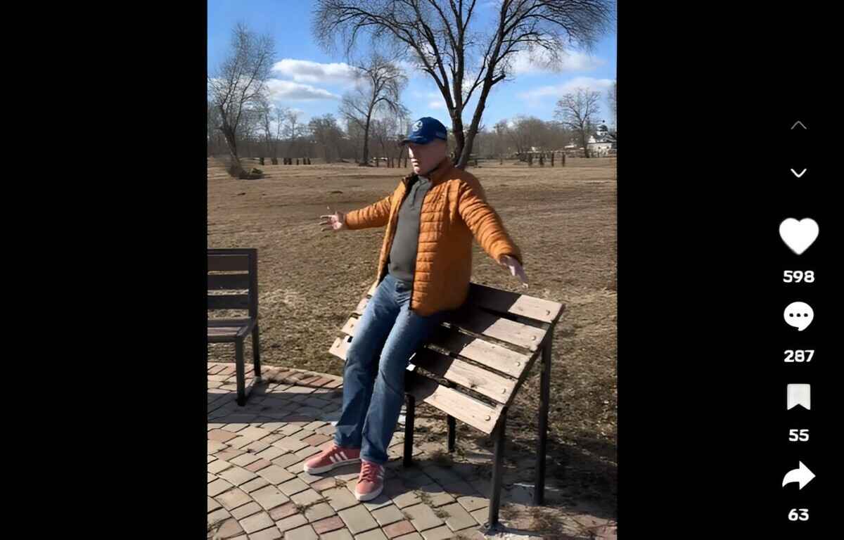 "Чтобы лошадь привязывать?" — Белоруса удивила необычная конструкция в Могилёве. Для чего предназначена?