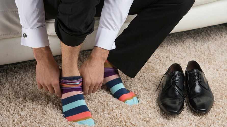 Учёные провели опрос, в котором 60% людей признались, что меняют носки раз в год. А как надо?