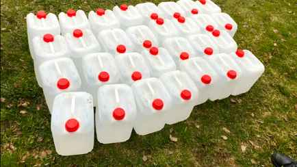 В Брестской области сотрудники МВД нашли у мужчины 300 литров спирта. Какой штраф грозит?