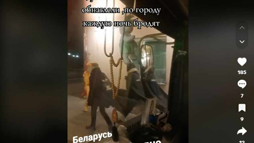 "Думала, сектанты обнаглели" — Белоруска заметила в Гродно людей в чёрных плащах. Кто такие?