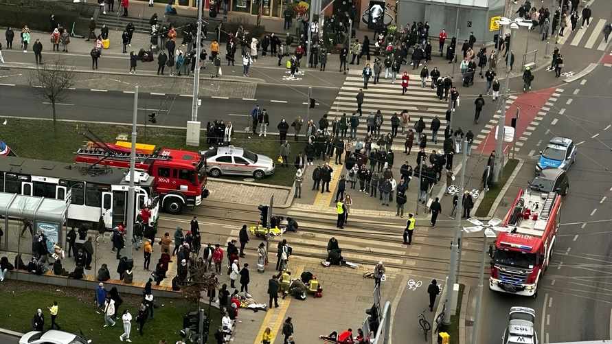 В Польше автомобиль на скорости влетел в толпу людей - 19 пострадавших