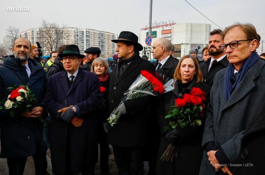 В Москве желающие простится с Навальным выстроились в двухкилометровую очередь