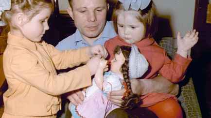 Роскосмос поделился уникальными фото из семейного архива Гагарина