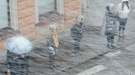 К Беларуси подошёл холодный фронт. Кому синоптики пообещали в выходные грозы, а кому – «приличный мокрый снег»?