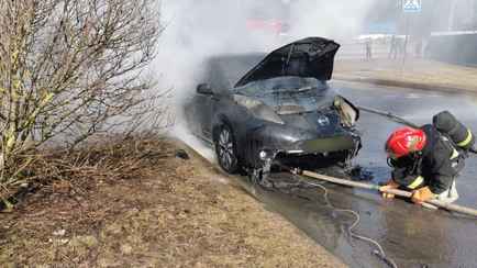 В Минске на одной из улиц сгорел японский электромобиль