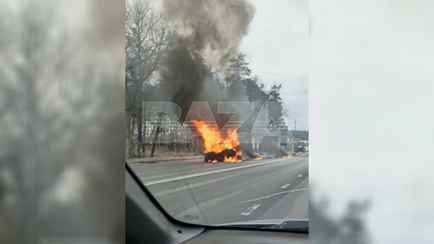 Обстрел ВСУ? На видео попал взрыв автомобиля на дороге в Белгороде