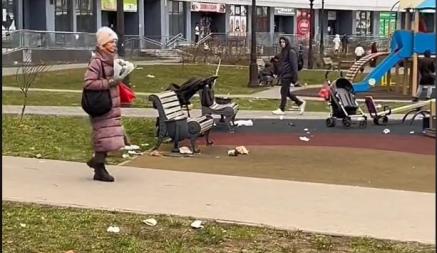 «В «Новой Боровой» такого не увидишь» — Белорус показал мусор в столичном районе «Минск Мир». Люди ответили