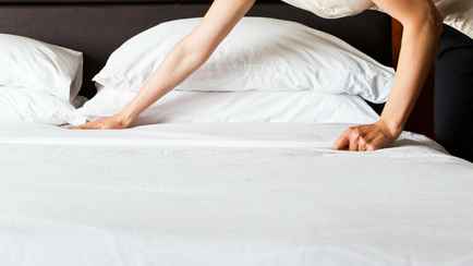 Эксперты посоветовали не заправлять постель по утрам. Почему эта привычка вредна для здоровья?