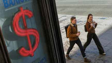 Экономисты предупредили белорусов о резких колебаниях курсов и ослаблении рубля. Сколько будет стоить доллар?