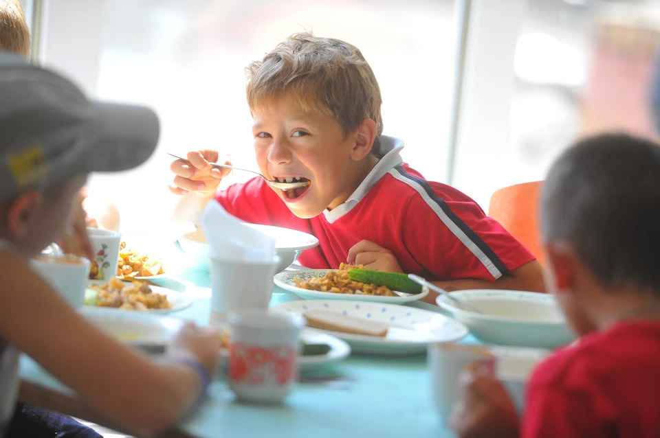 Минспорта Беларуси увеличило нормы расходов на питание детей в спортлагерях. На сколько?