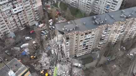 В Украине беспилотник уничтожил подъезд жилой многоэтажки – трое погибших