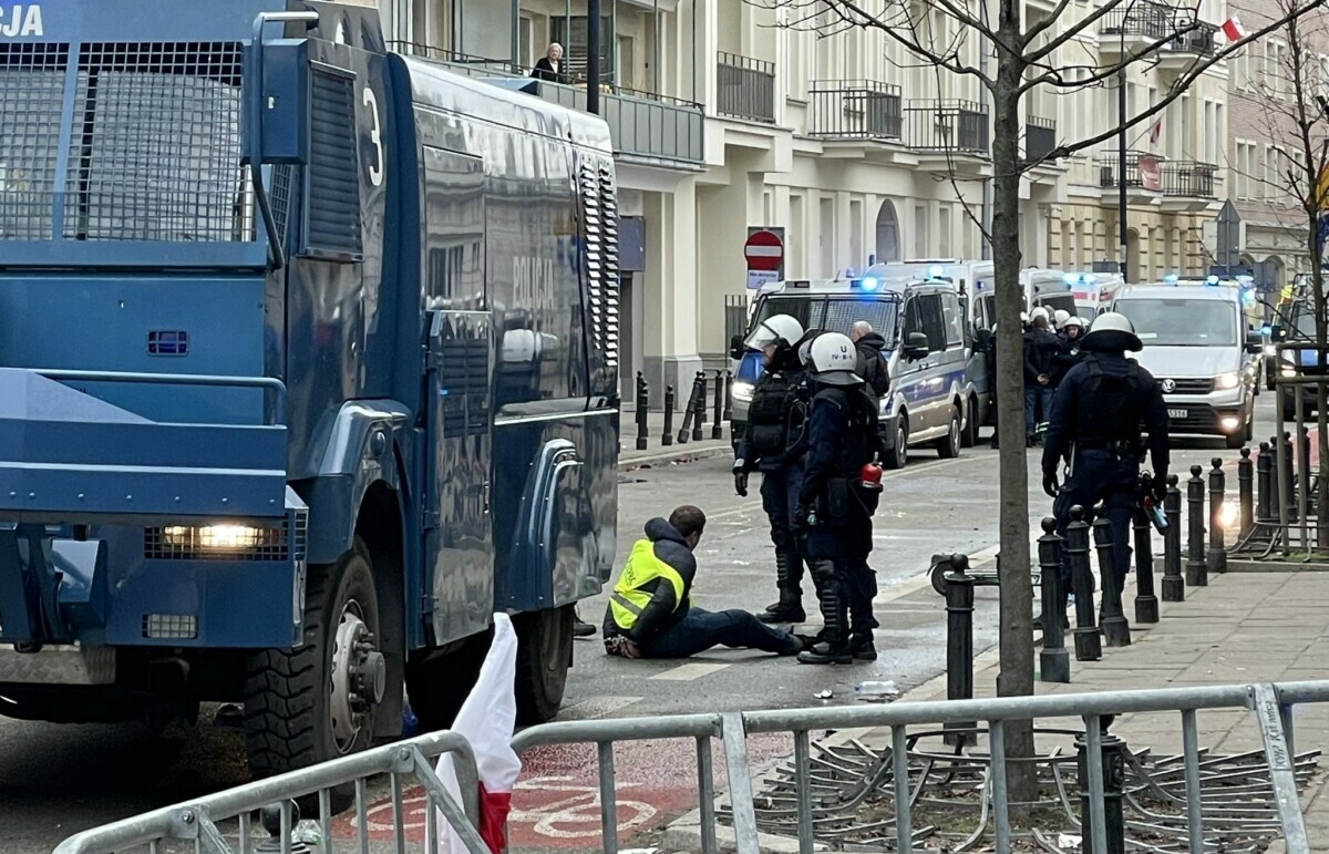 Польские фермеры устроили беспорядки в центре Варшавы. Что требуют?