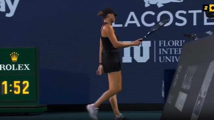 "Иди ты..." — Соболенко обматерила судью во время матча с украинкой