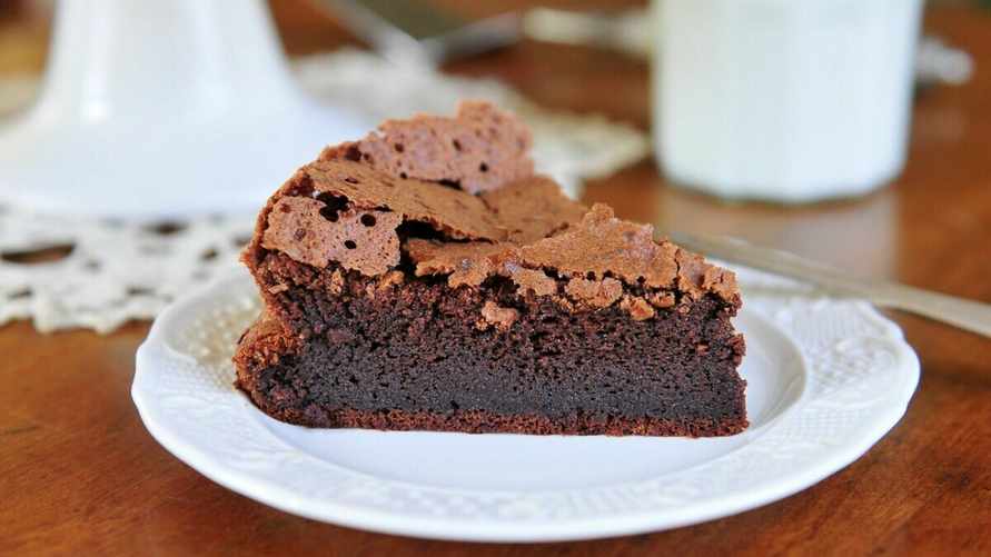 Как приготовить шоколадный торт без муки? Понадобится всего 4 ингредиента