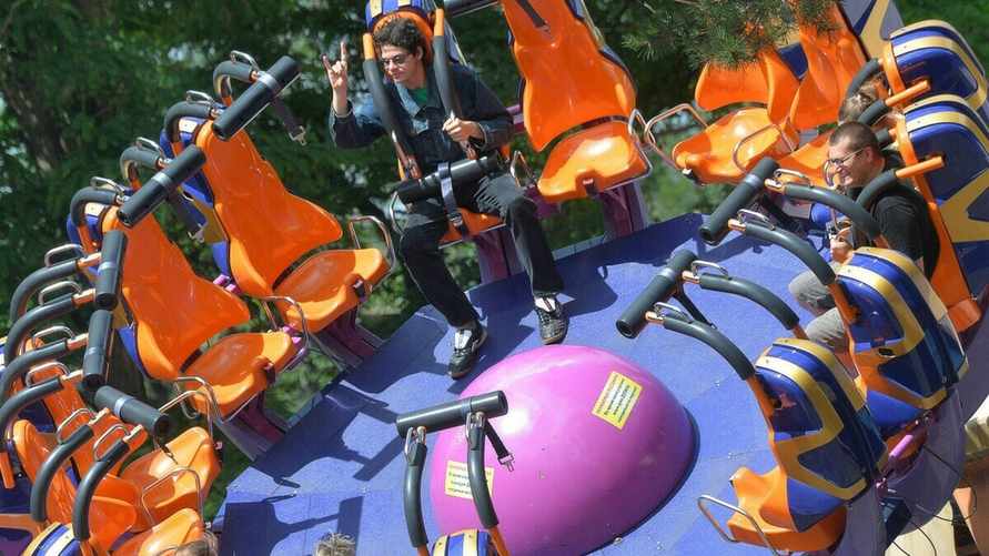 Стало известно, когда в Минске заработают аттракционы. Какими будут цены?