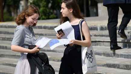 В Мингорисполкоме рассказали, можно ли школьникам самим добраться до пункта проведения ЦЭ. А уехать?