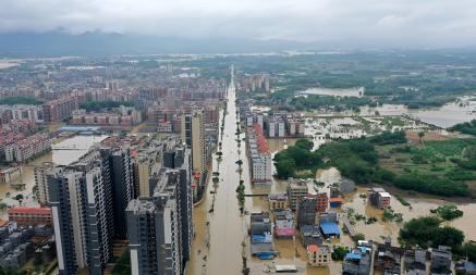 По данным китайского агентства Xinhua, причиной нынешнего наводнения