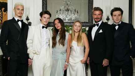 Spice Girls воссоединились на вечеринке в честь 50-летия Виктории Бекхэм