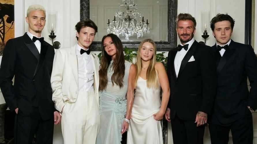 Виктория Бэкхем с мужем и детьми