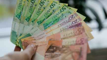 Выросли на 19,2%. В Минпроме рассказали, сколько зарабатывают белорусы на заводах